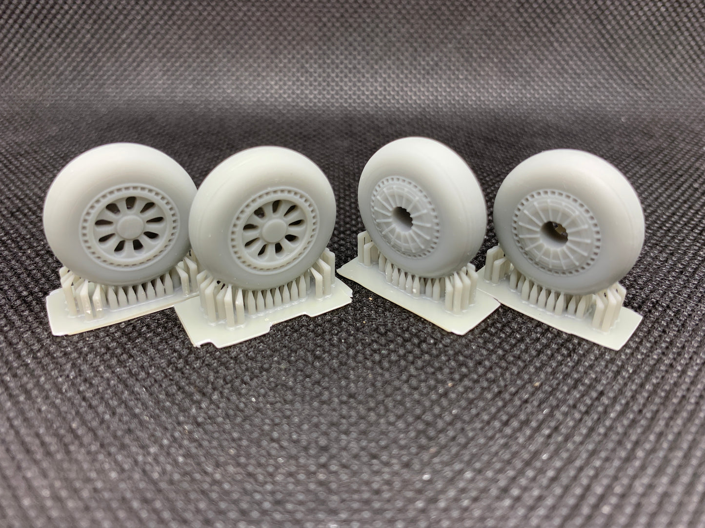 1:72 B-36 Early Style Main Wheels