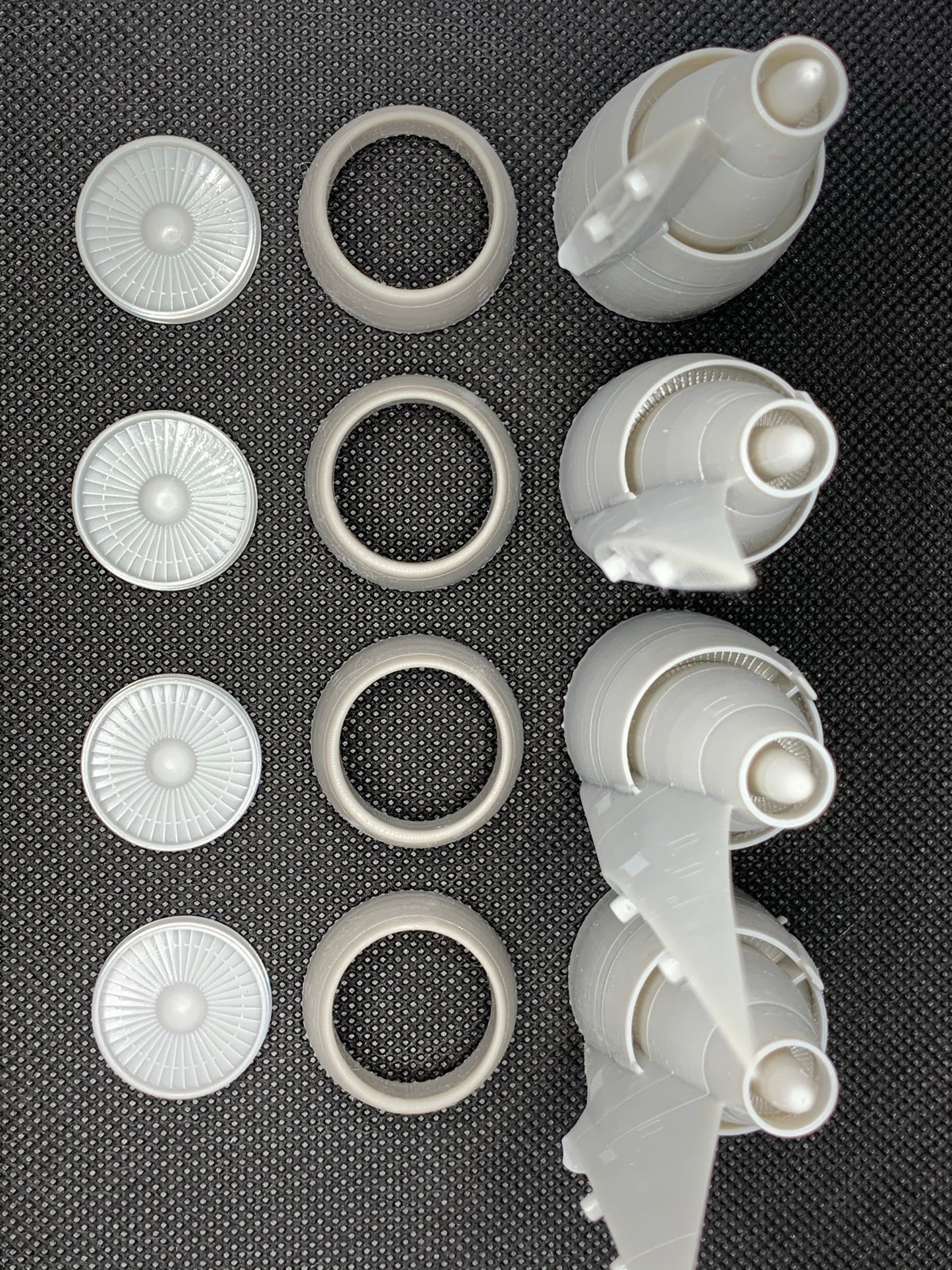 1:100 747 CF6-50E2 Engine Set